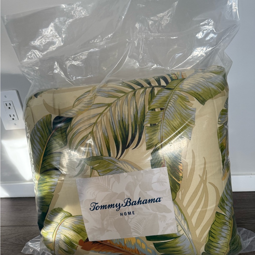 Tommy Bahama Leafy Green and Cream Duvet Cover - Picture 10 of 12